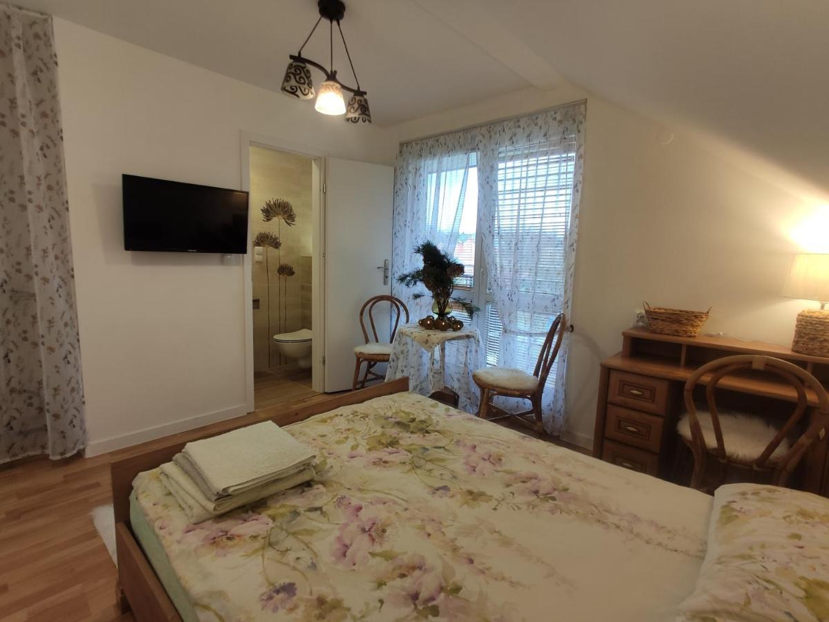 Ferienwohnung Przystanek Pod Skalkami Lesko Exterior foto