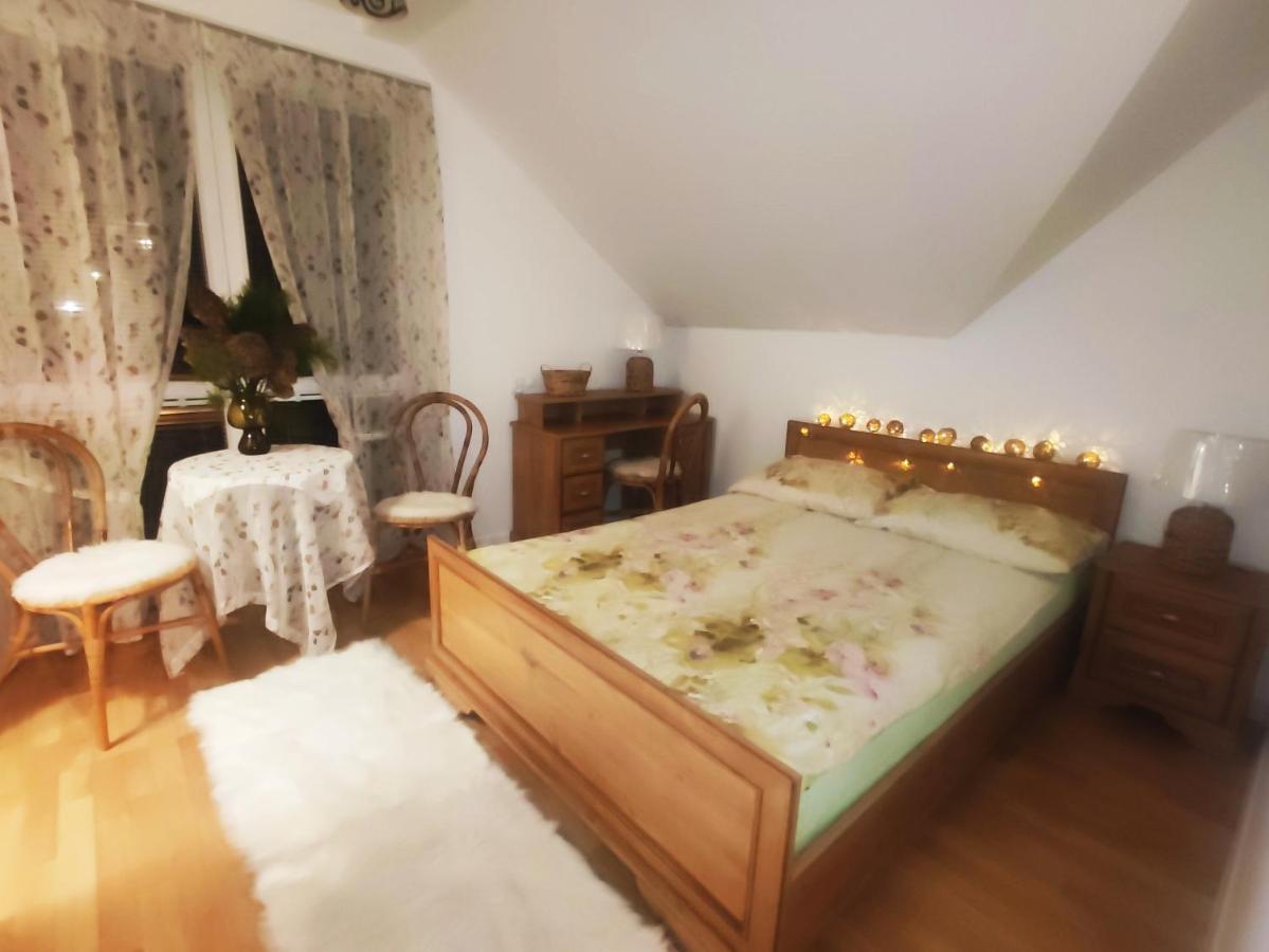 Ferienwohnung Przystanek Pod Skalkami Lesko Exterior foto
